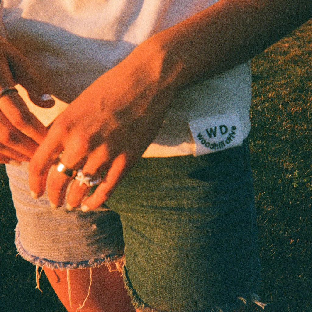 WOODHILL DRIVE - Logo Tee White